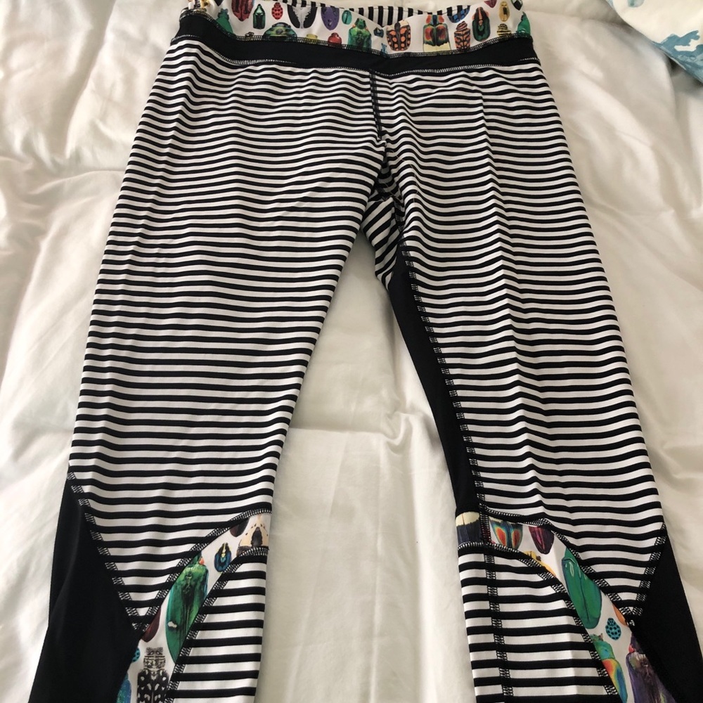 Lululemon SEAWHEEZE STRIPES & BUGS size 8 Crops